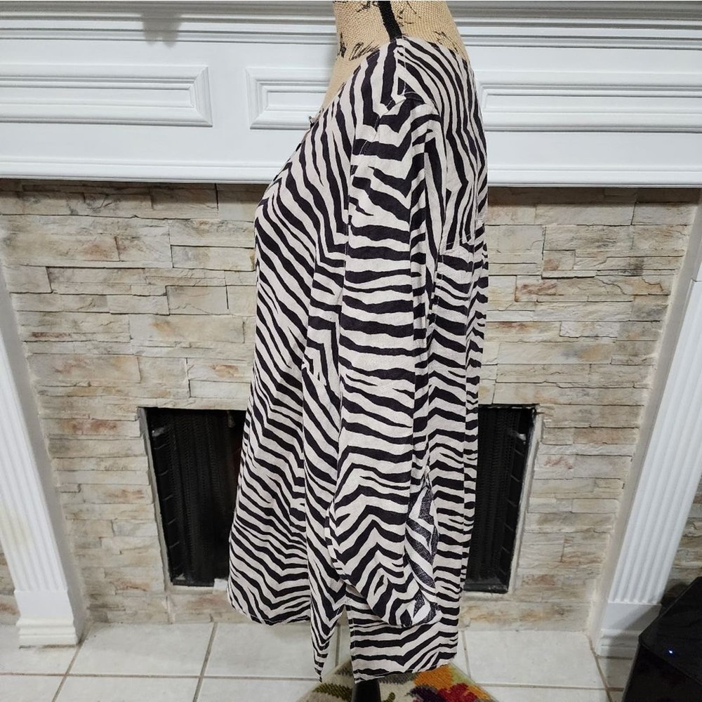 Tahari 100%‎ linen zebra print button up tunic pl… - image 2